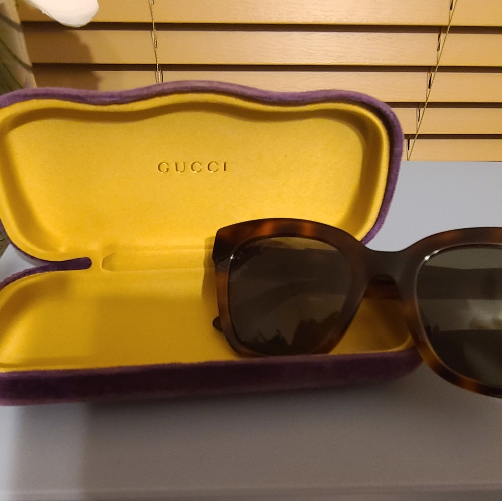 Gucci Dark Brown Tortoise Sunglasses - Picture 6 of 7
